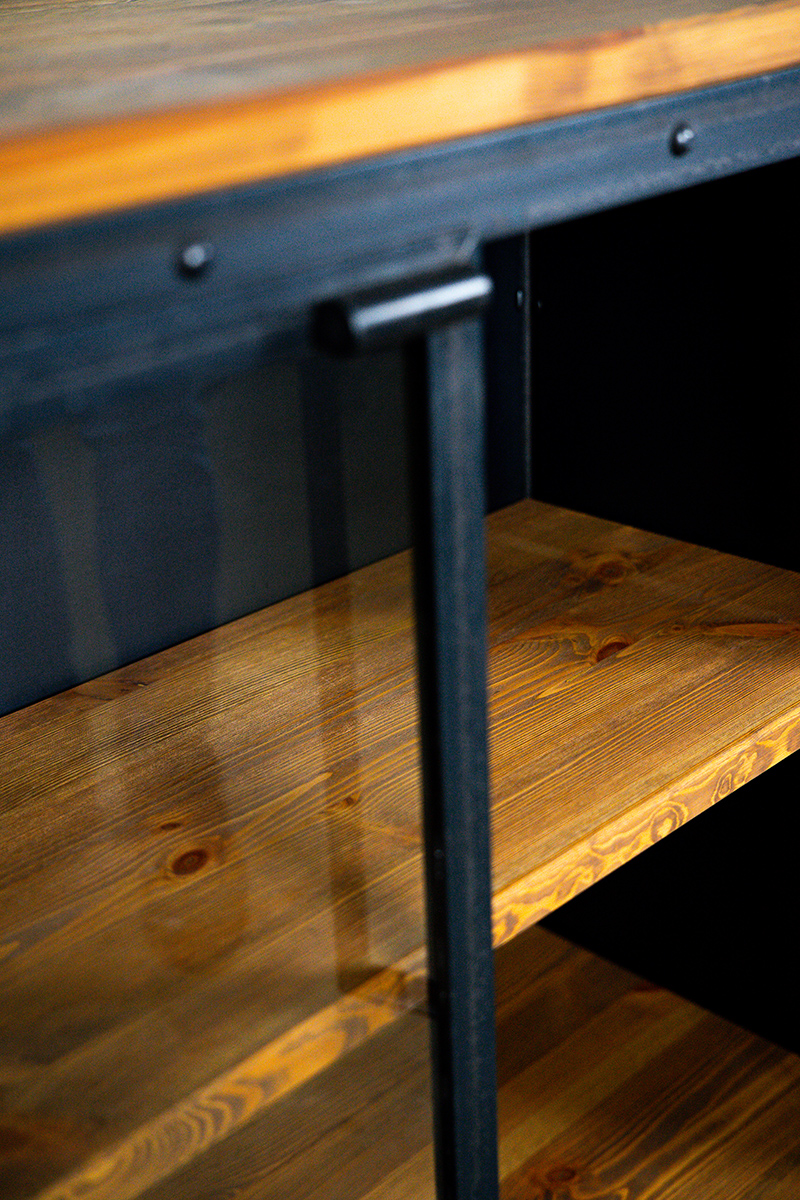 Kredens Vetro <br> <i><small>Monumentalna ekspozycja w stalowych ramach</small></i> - obrazek 7