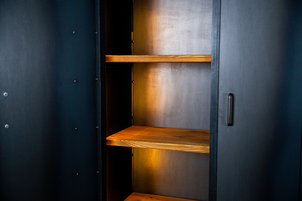 Szafa PIENO<br> <i><small>Industrialna Ikona Designu i Rzemiosła</small></i> - obrazek 4