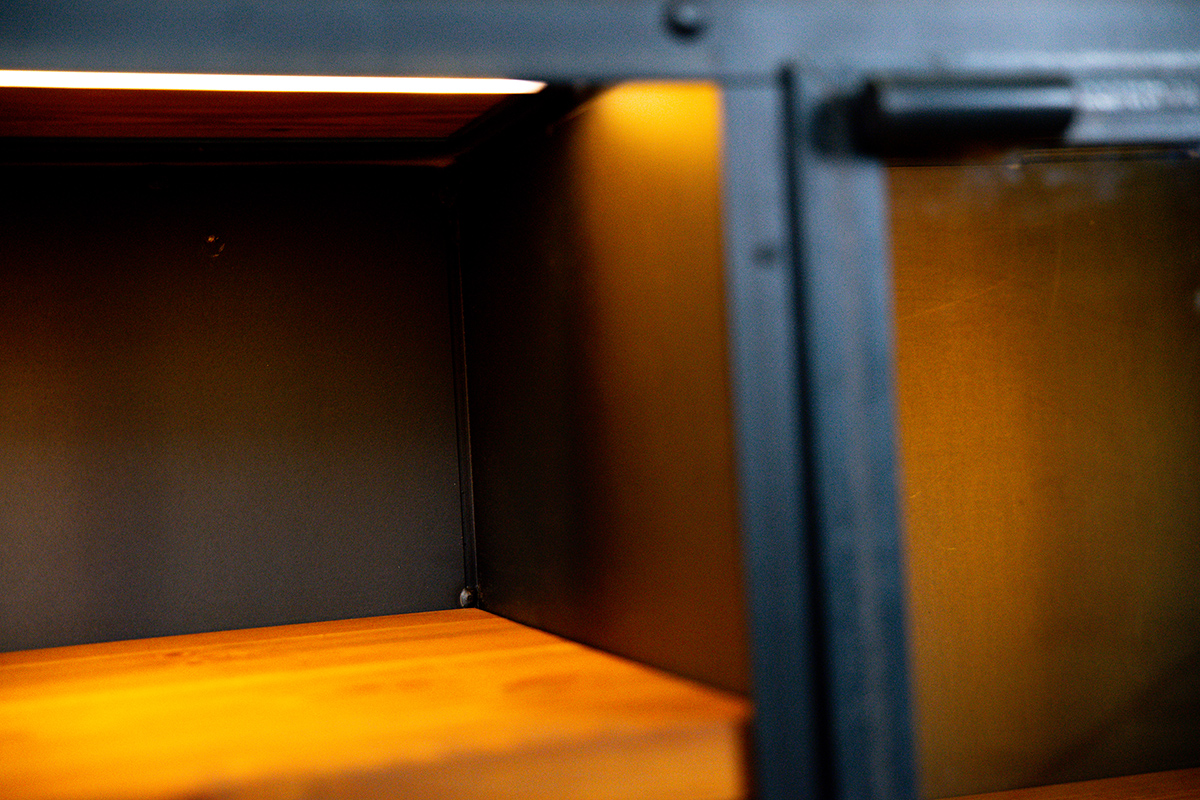 SZAFKA VETRO <br> <i><small>Industrialna Siła w Transparentnym Wydaniu</small></i> - obrazek 3