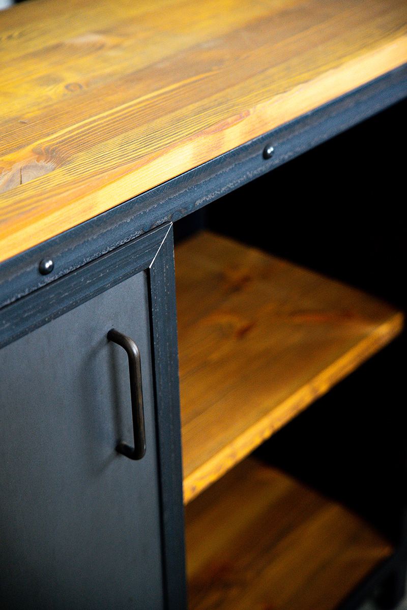 Kredens Pieno <br> <i><small>Industrialna Ikona Przechowywania</small></i> - obrazek 3